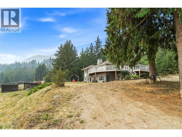 Property Photo: 618 Elson Road BC V0E 2W1