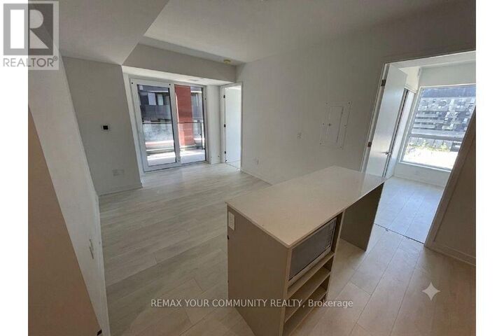 Property Photo:  8 Tippett Road 527  ON M3H 0E7 