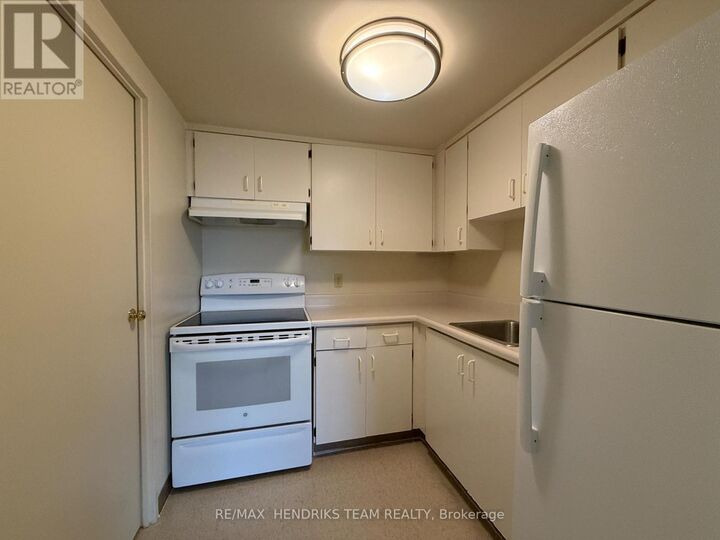 Property Photo: 234 Oakdale Avenue 202 ON L2P 2K6