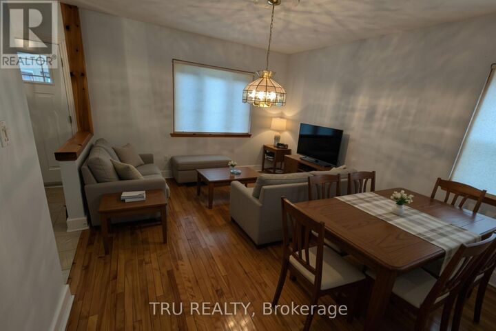 Property Photo:  105 Mailes Avenue  ON K1Z 6V5 