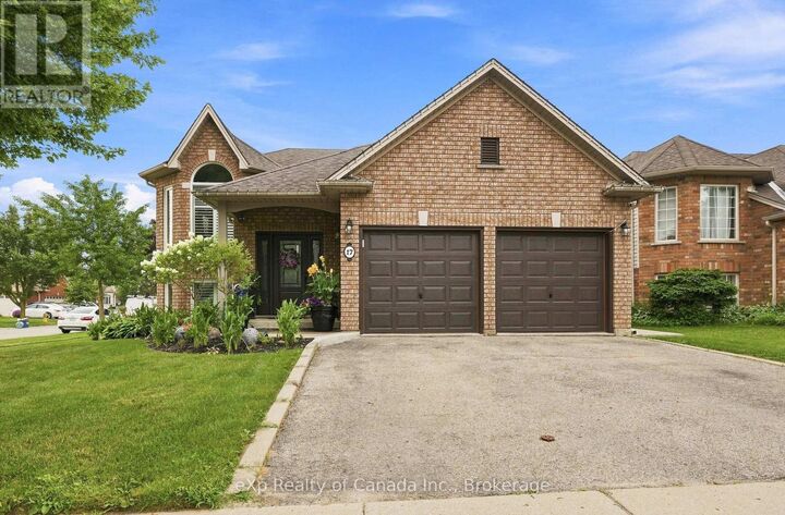 Property Photo: 17 Varley Crescent ON N3R 7Z3