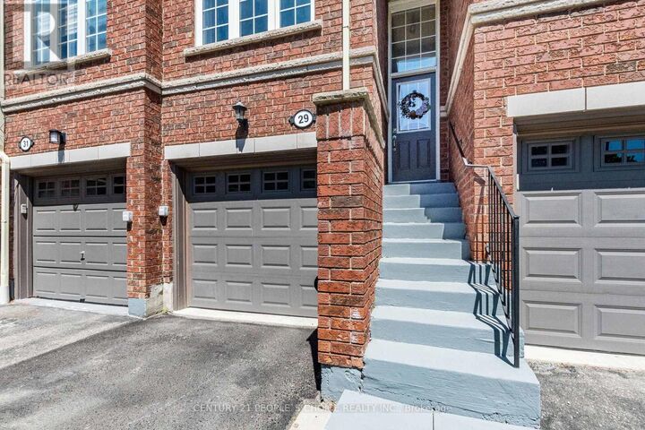 Property Photo: 435 Hensall Circle 29 ON L5A 4P1