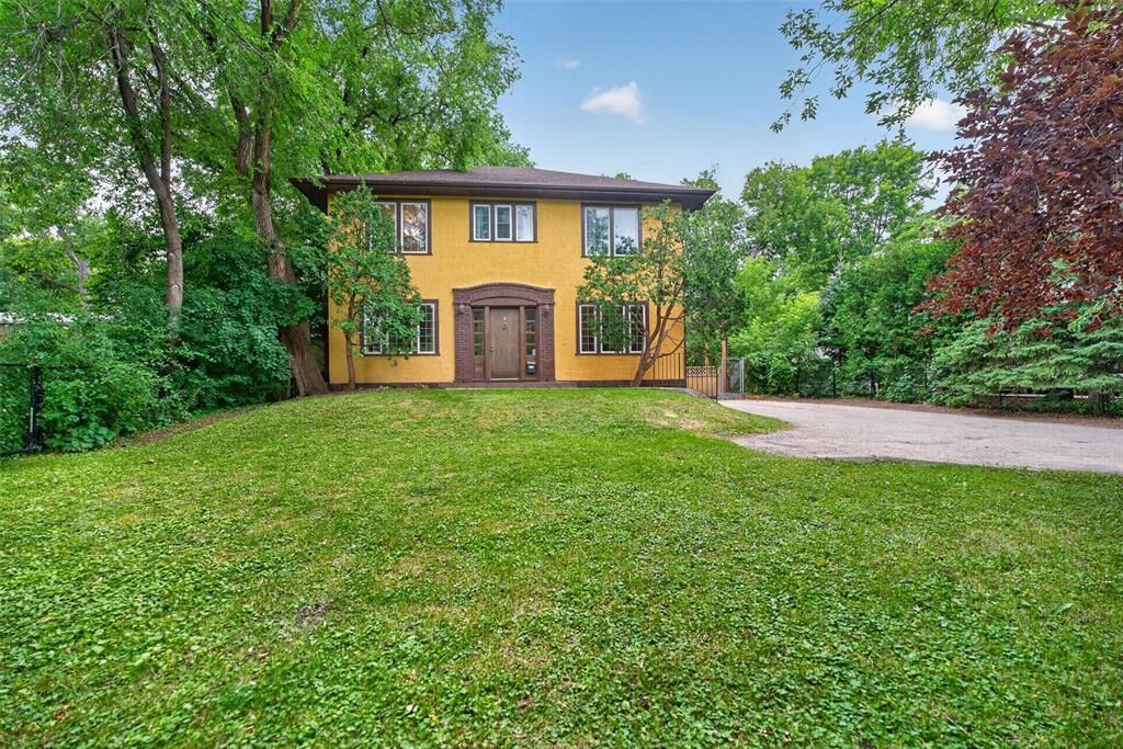 Property Photo: 276 Academy Road MB R2M 0E8