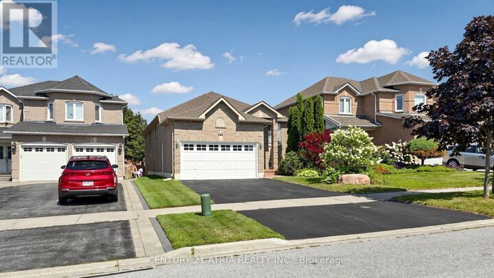 Property Photo:  102 Huntington Crescent  ON L1E 3C5 