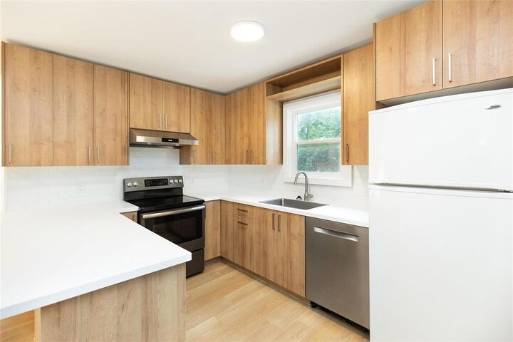 Property Photo: 198 Home Street MB R5G 0E5