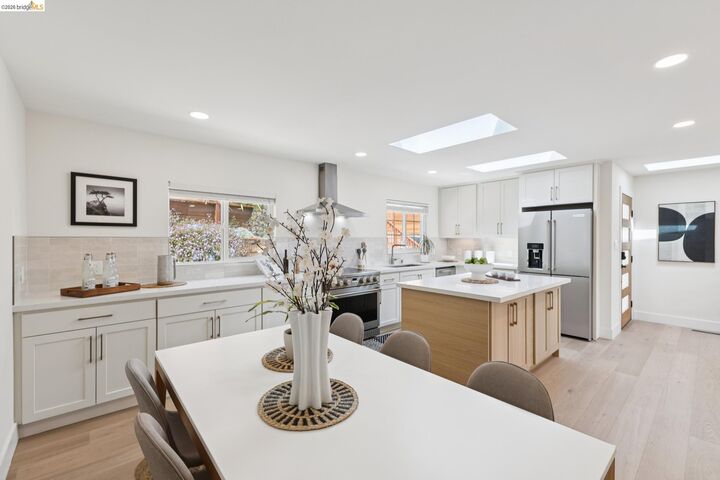 Property Photo:  24 Somerset Rd  CA 94611 