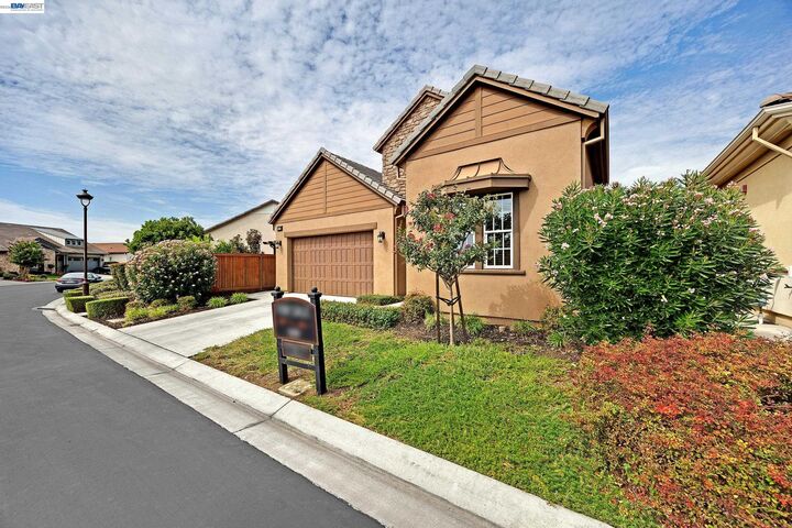 Property Photo:  2107 Rioja Way  CA 94513 