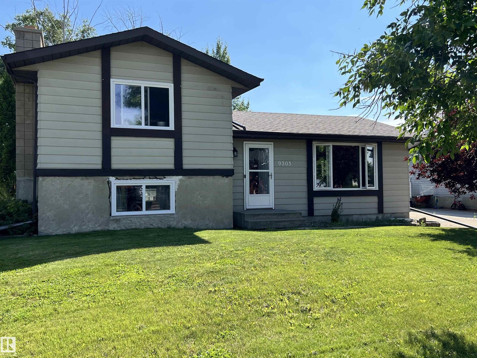Property Photo: 9305 97 Avenue AB T8R 1J2