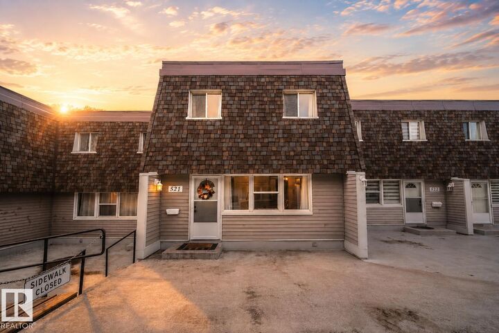 Property Photo: 521 Village On The Green Green NW AB T5A 1H2