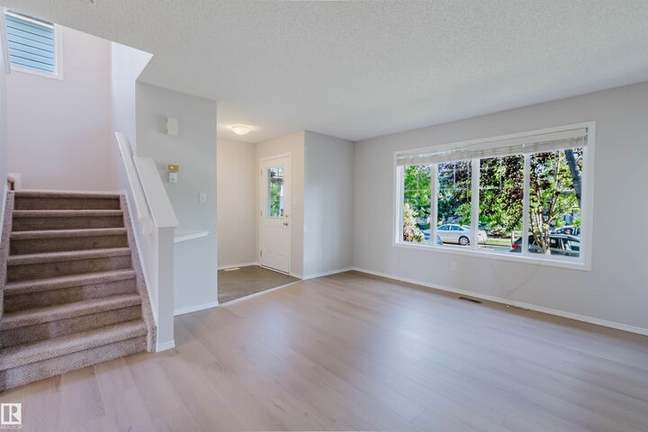 Property Photo: 21332 89 Avenue NW AB T5T 6V4