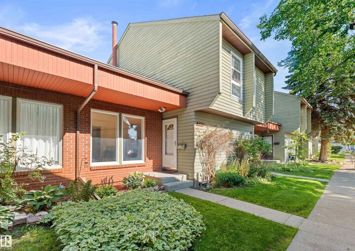5367 Hill View Crescent NW — photo 1