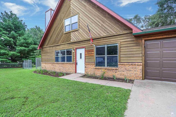 Property Photo:  813 Greenfield Cir  KS 66502 