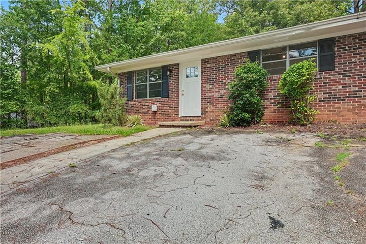 Property Photo: 9223 Westview Drive SW GA 30014