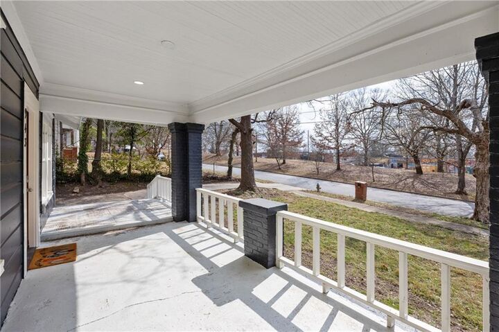 Property Photo: 943 Rose Circle SW GA 30310