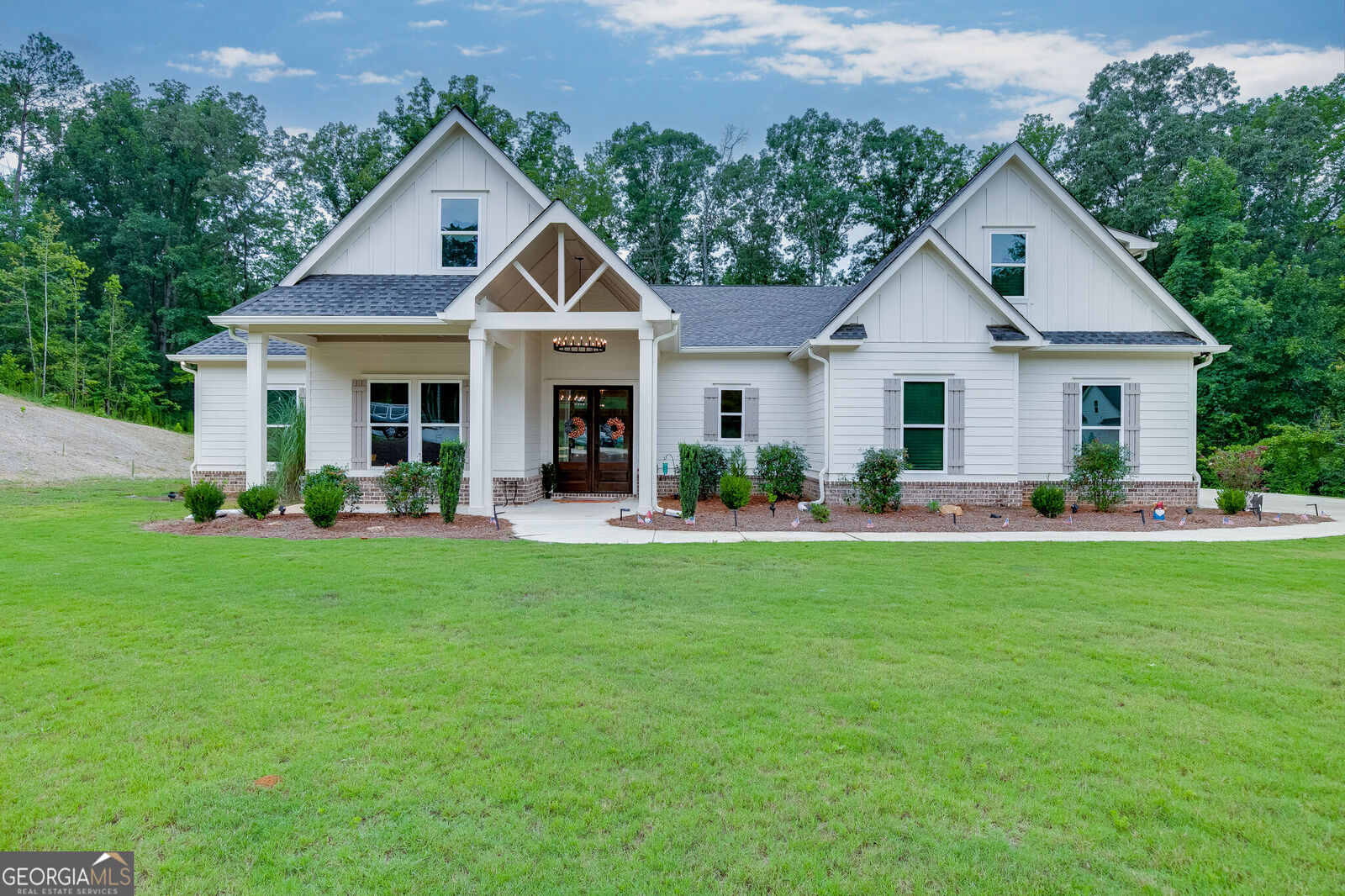 Property Photo: 1077 Riverstone Drive GA 30025