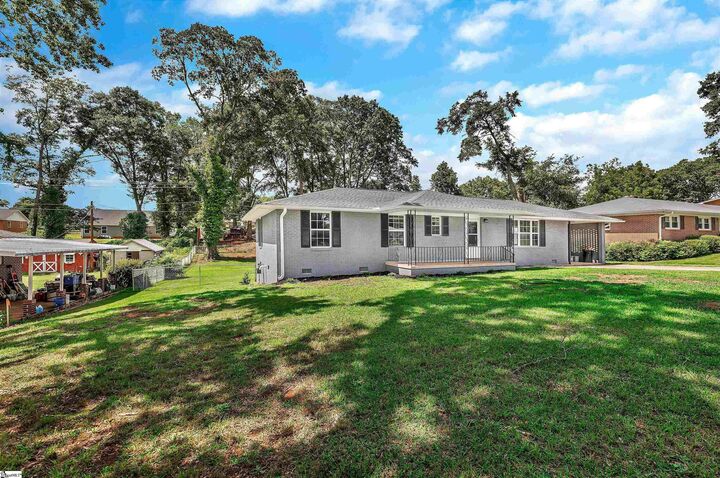 Property Photo:  1001 Fairfield Drive  SC 29621 