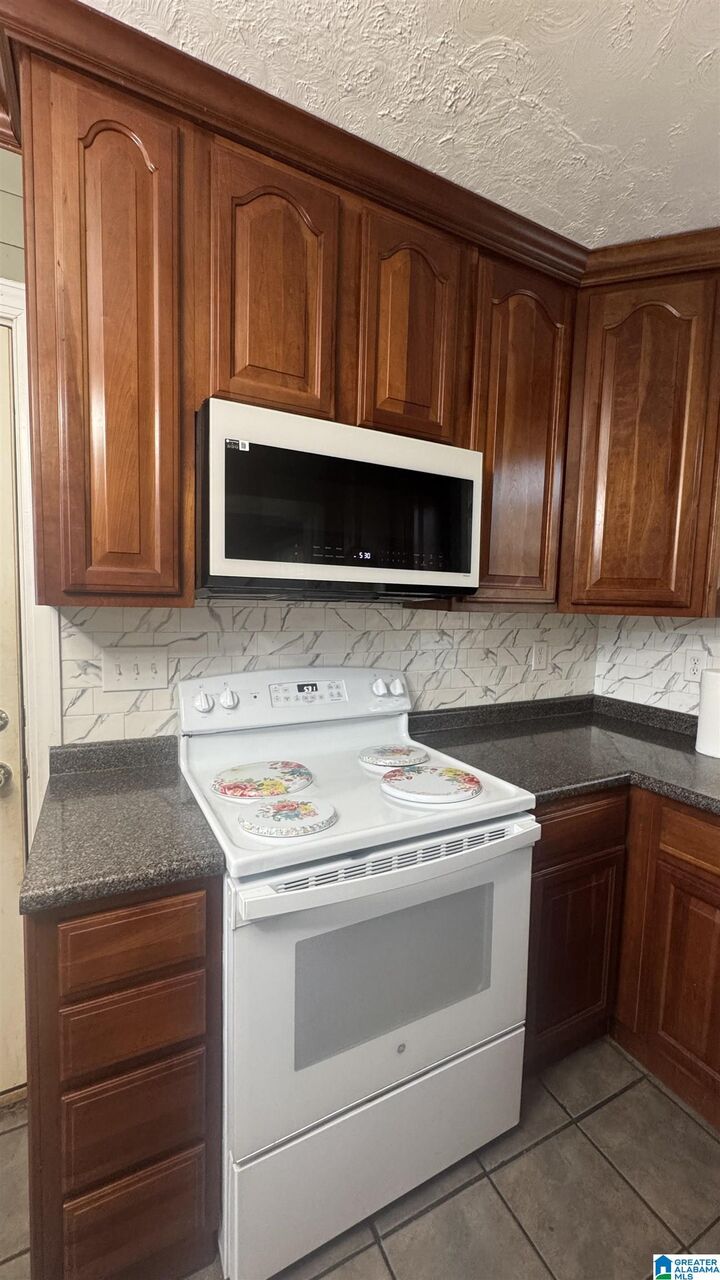 Property Photo: 306 W Roberts Avenue AL 35160