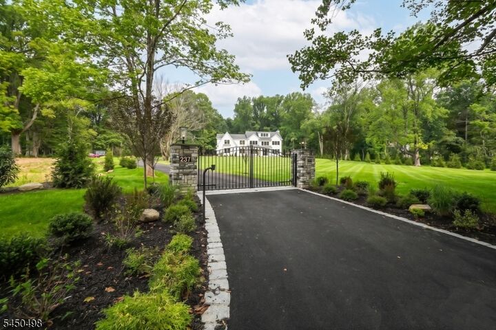 Property Photo:  237 Mountainside Rd  NJ 07945 