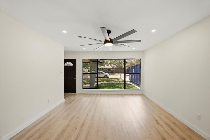 Property Photo: 5322 Briarbend Drive TX 77096