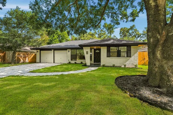 Property Photo:  5322 Briarbend Drive  TX 77096 