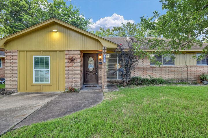 Property Photo: 111 Mimosa Street TX 77566