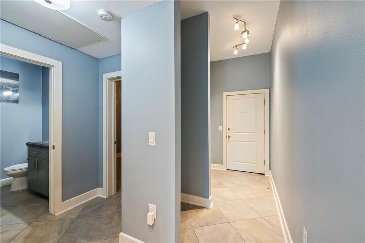 Property Photo: 1011 Studemont Street 101 TX 77007