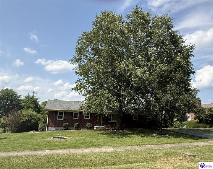 Property Photo: 1014 Pawnee Drive KY 42701