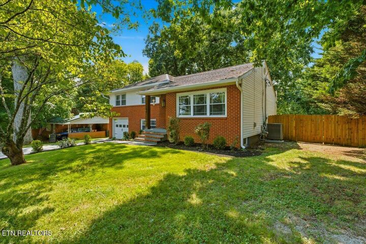 Property Photo:  3207 Hazelwood Rd  TN 37921 