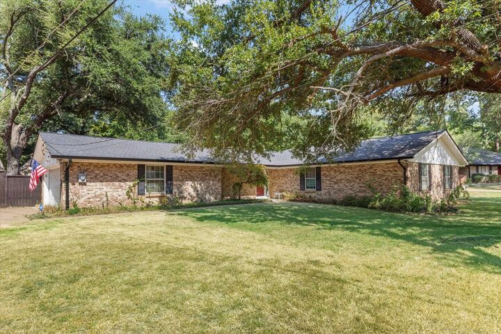 Property Photo: 4 Amherst Cir TX 75601