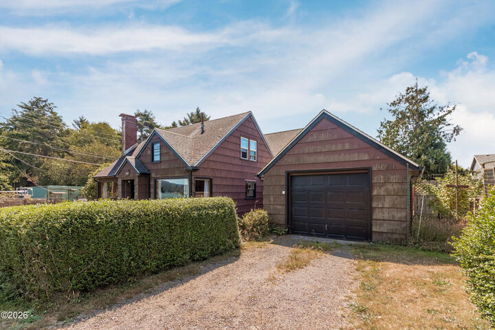 Property Photo: 1822 SE 2nd Street OR 97367