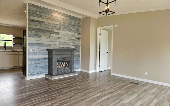 Property Photo:  