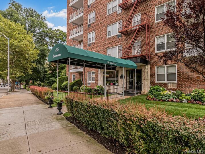 Property Photo:  415 Gramatan Avenue 4E  NY 10552 