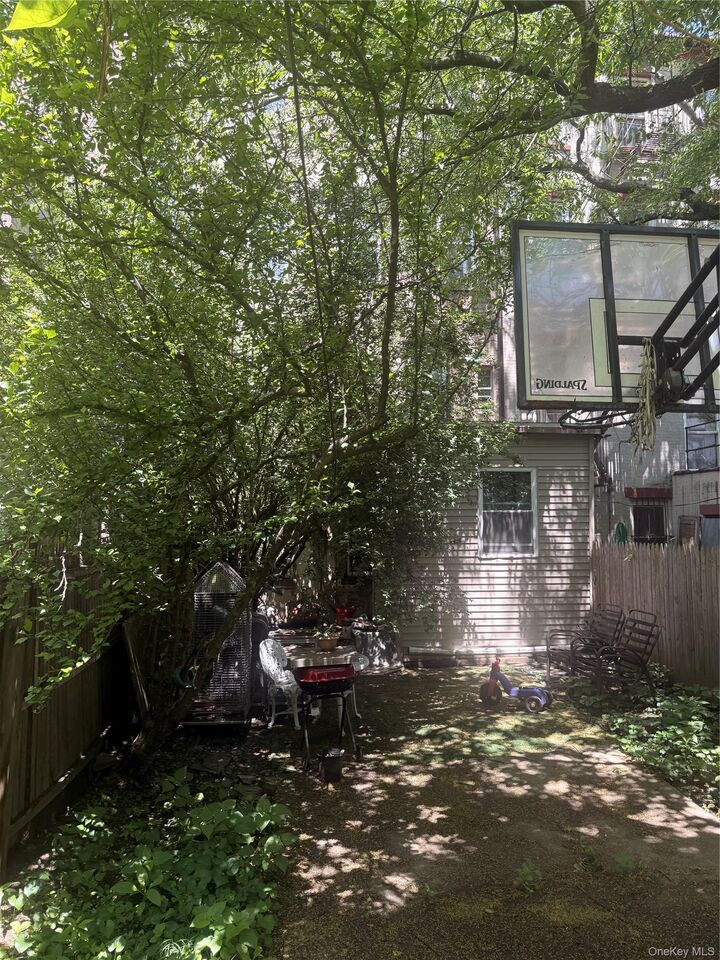 Property Photo:  64 Hancock Street  NY 11216 