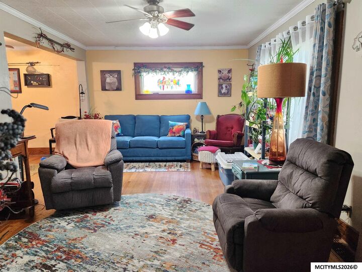 Property Photo:  221 14th SE  IA 50401 