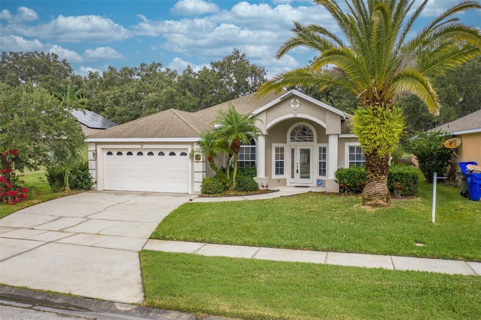 Property Photo:  2111 Eagleview Court  FL 34746 