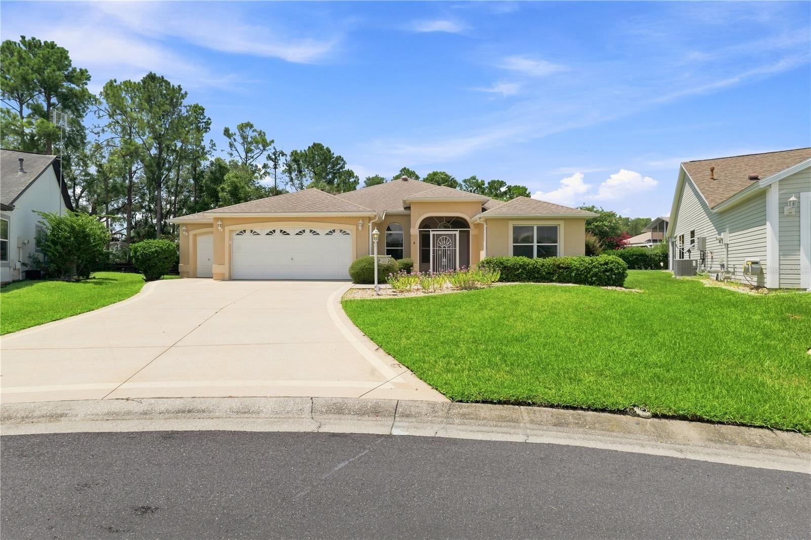 Property Photo:  1304 De La Garza Place  FL 32162 