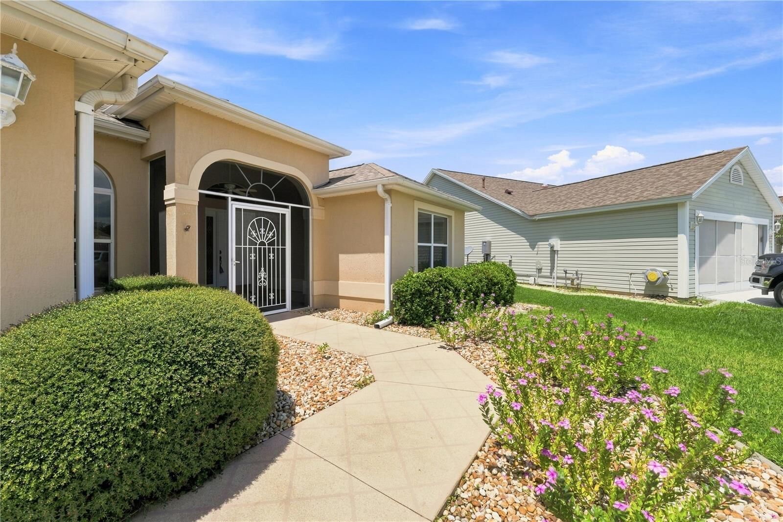Property Photo: 1304 De La Garza Place FL 32162