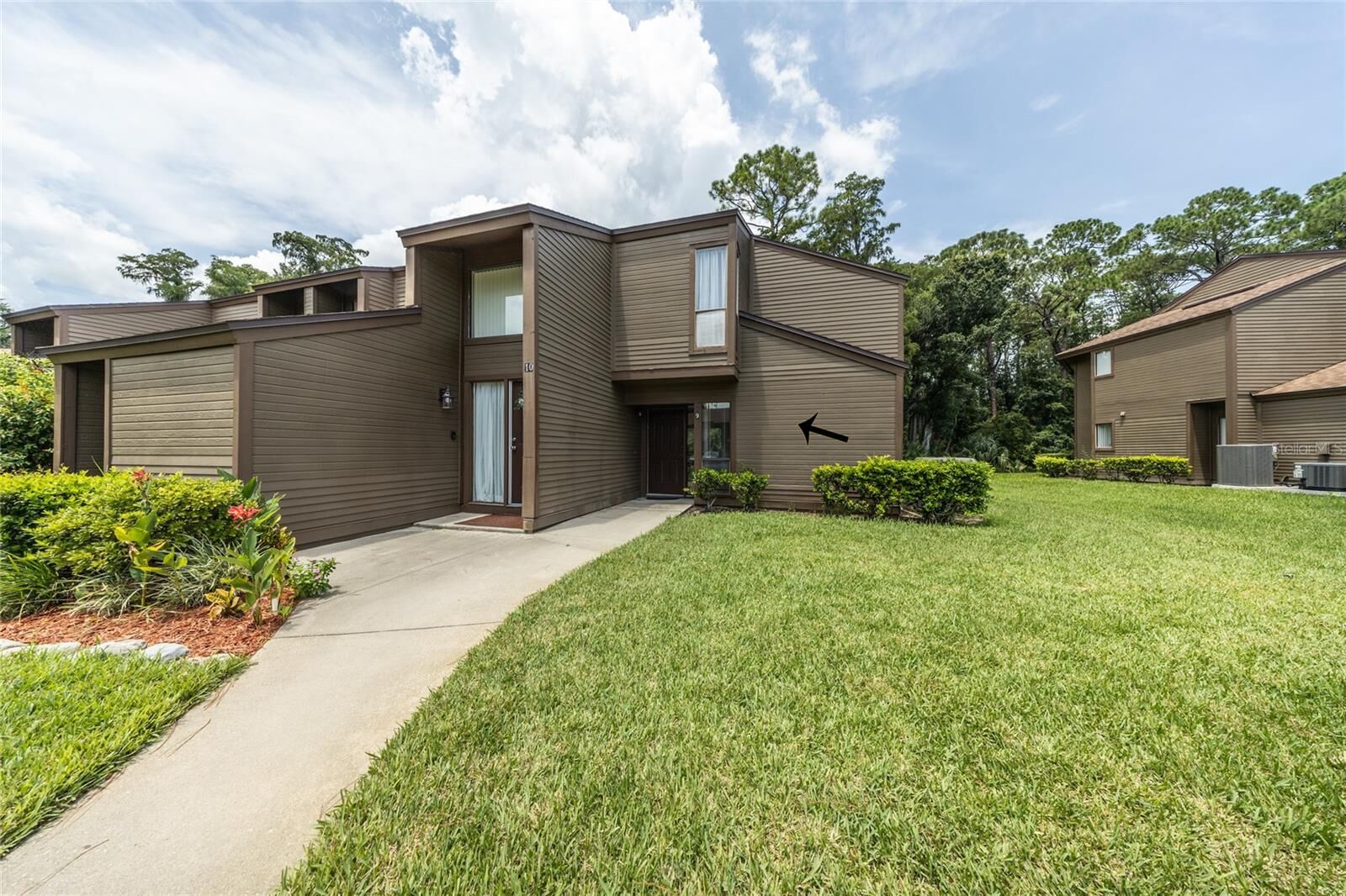 Property Photo:  9 Southbury Court 9  FL 32137 