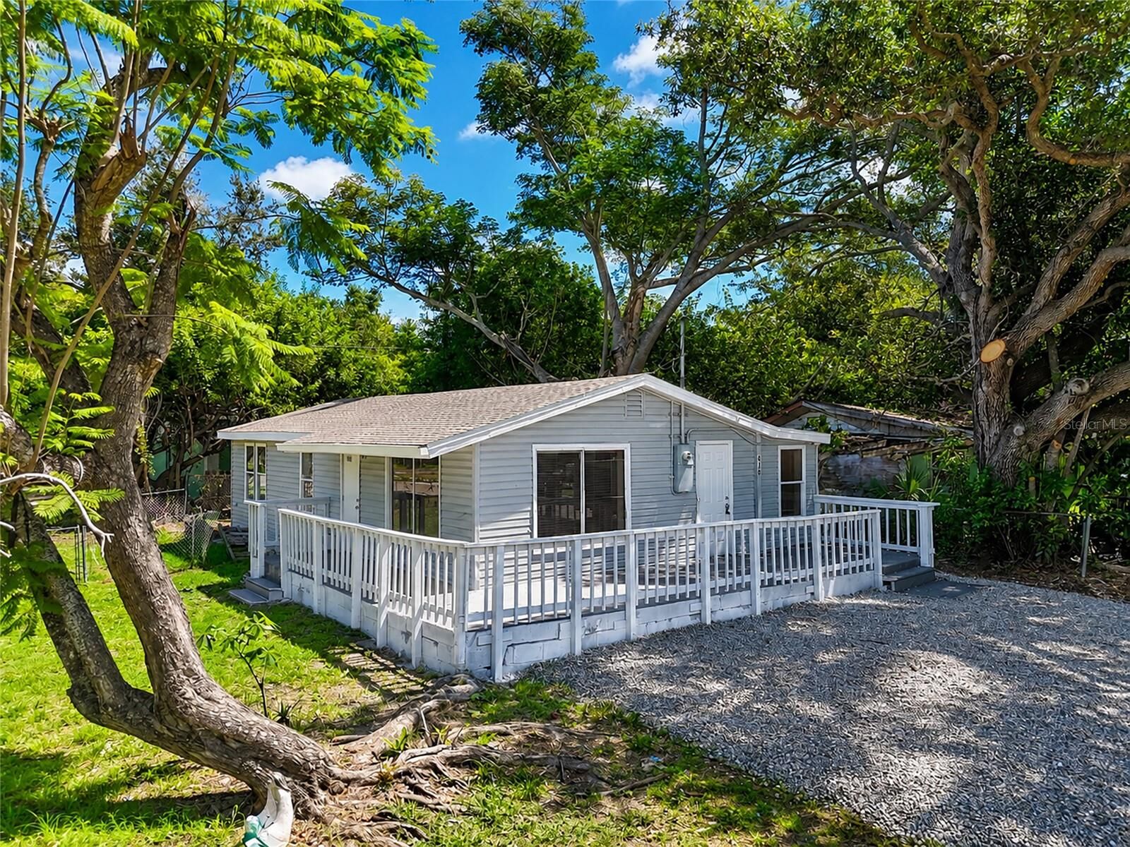 Property Photo: 416 27th Avenue W FL 34205