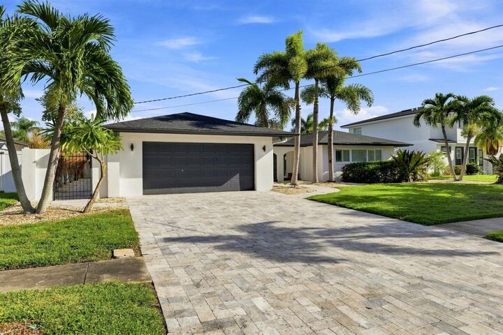 Property Photo: 320 Palm Island NE FL 33767