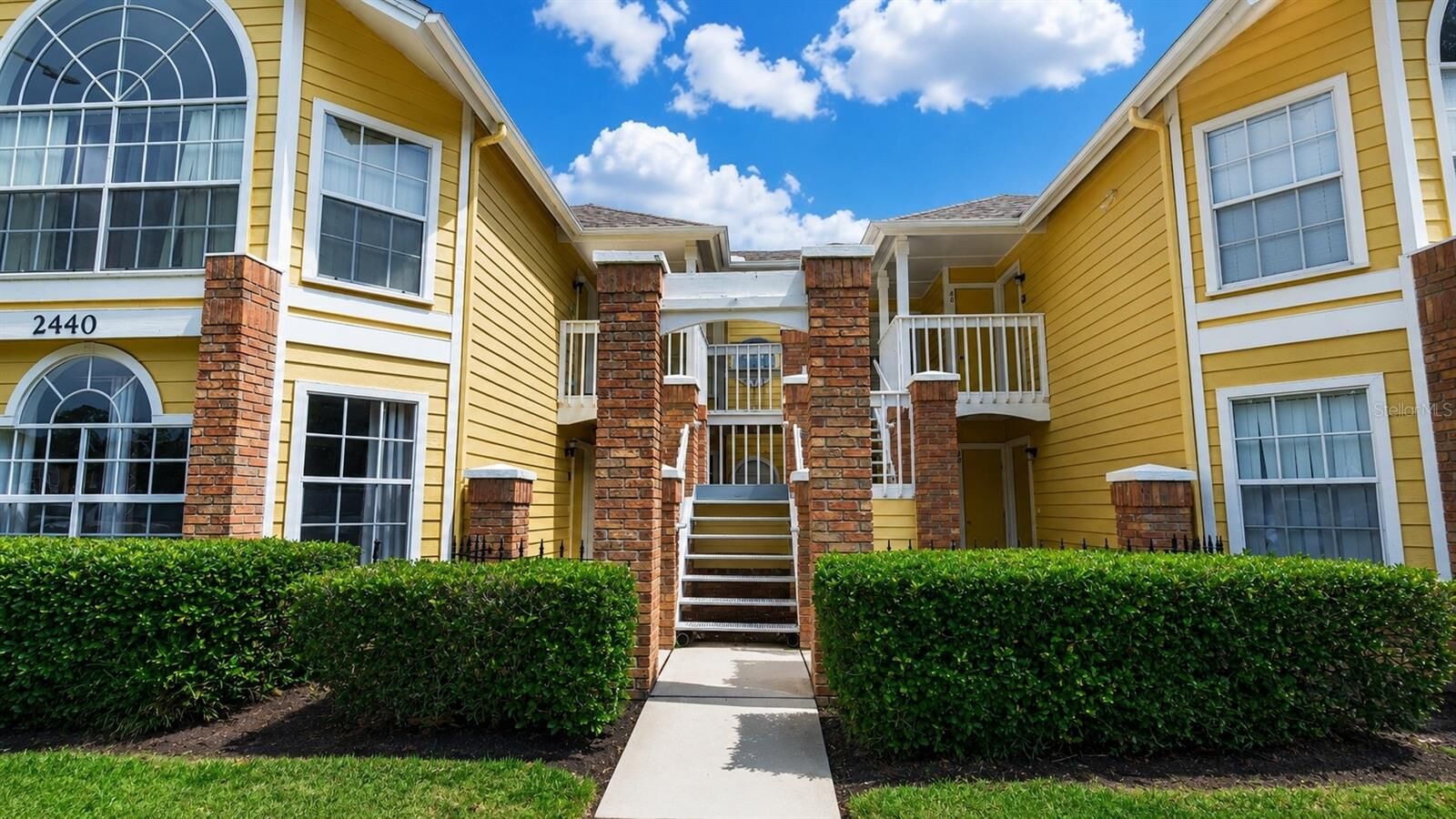 Property Photo:  2440 Sweetwater Club Circle 40  FL 34746 