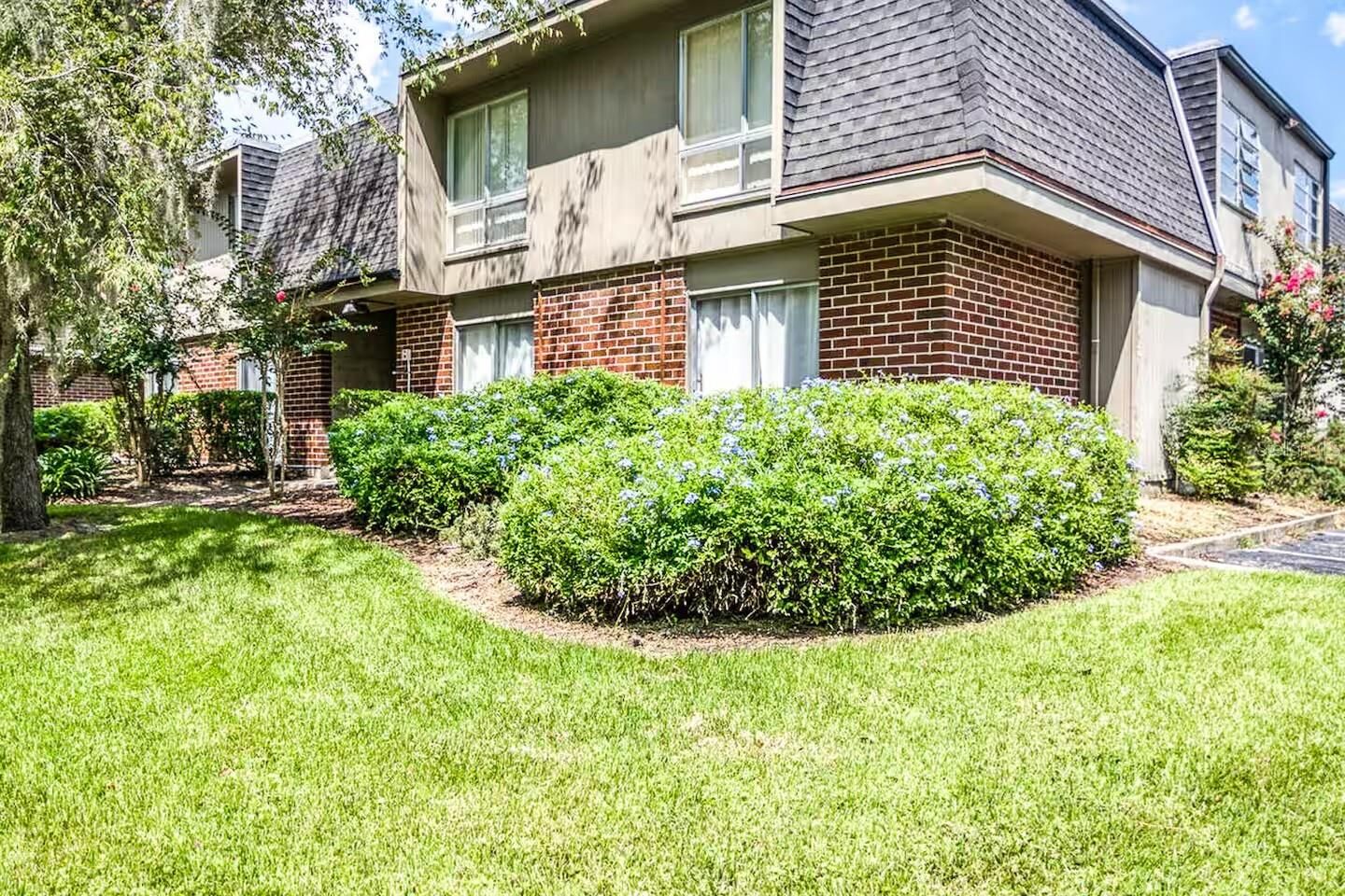 Property Photo: 1700 SW 16th Court K24 FL 32608