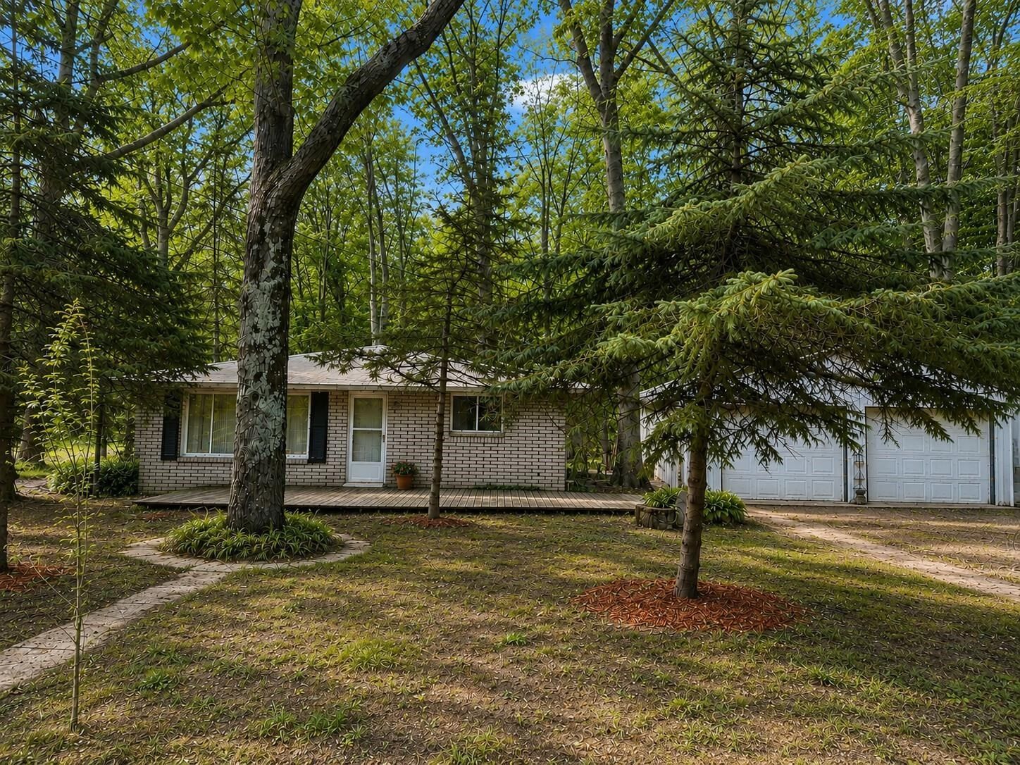 Property Photo: 8903 Vagabond Lane MI 49643-9532