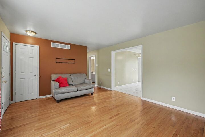 Property Photo: 1753 E Evelyn Avenue MI 48030-2307