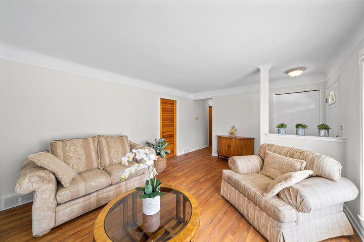 Property Photo: 30906 Roycroft Street MI 48154