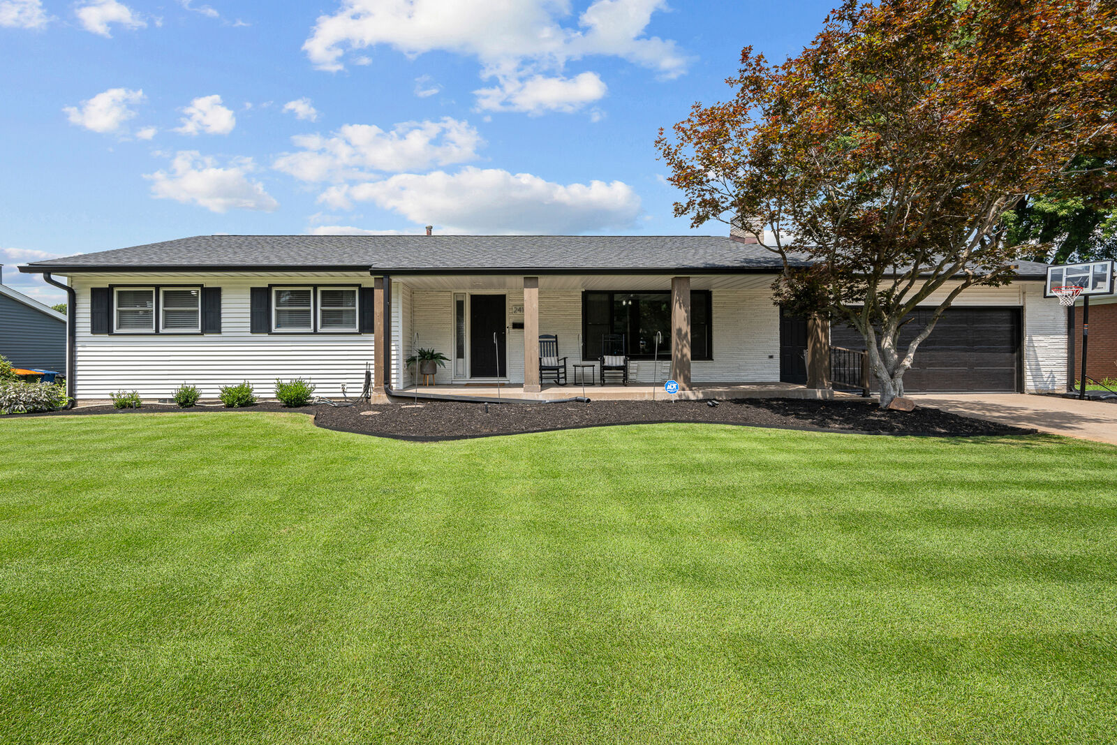 Property Photo:  2414 E Garfield Street  IA 52803 