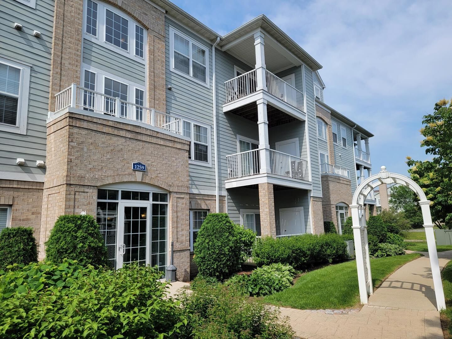 Property Photo:  1259 W Lake Street 206  IL 60101 