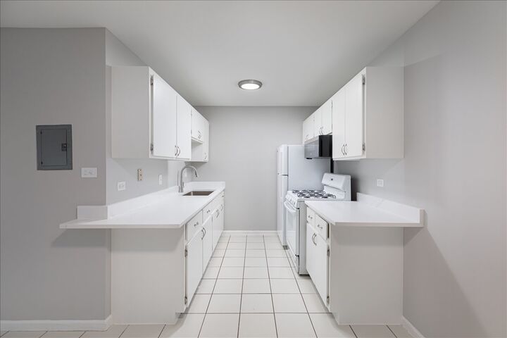 Property Photo: 5740 East Avenue 2C IL 60525