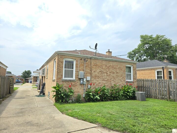 Property Photo:  