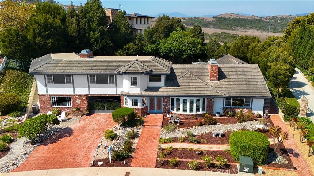 Property Photo: 880 Avenida Acapulco CA 92672